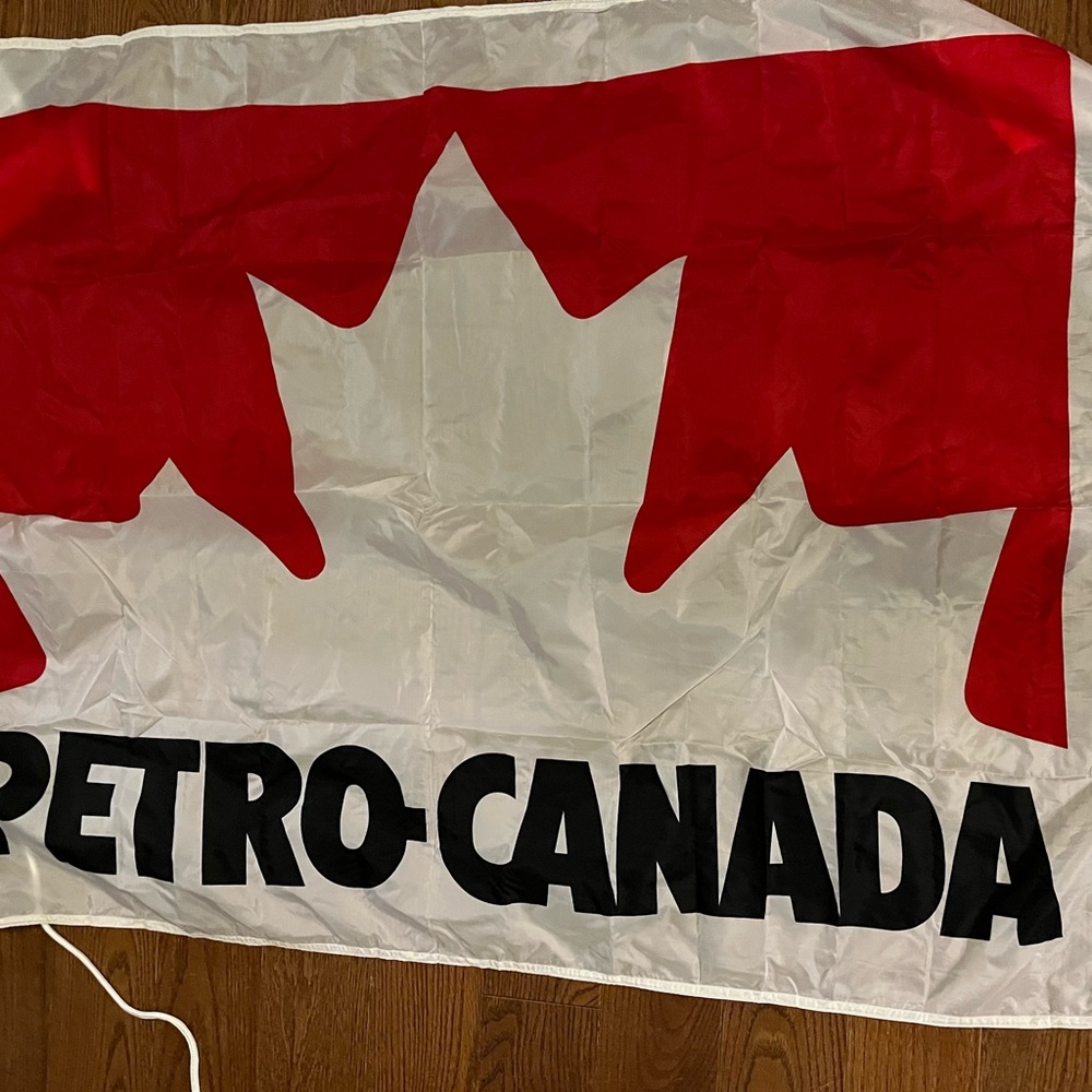 Vintage Petro Canadá Gasoline store flag